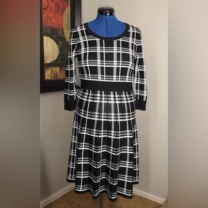 Nina Leonard Plaid Scoop Neck Jacquard Knit Sweater Dress Black White Plaid Sz M